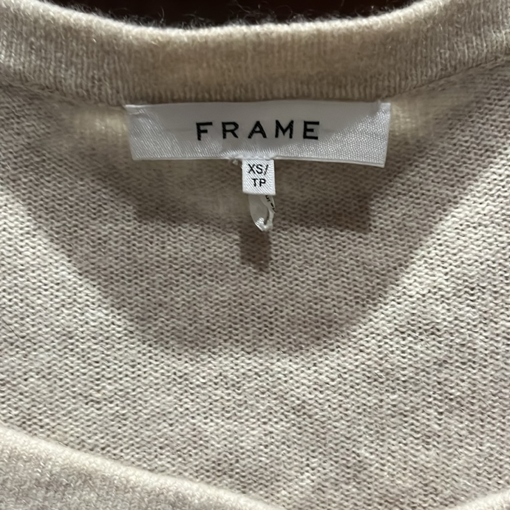On trend light spring cashmere sweater by Frame - Picture 3 of 4